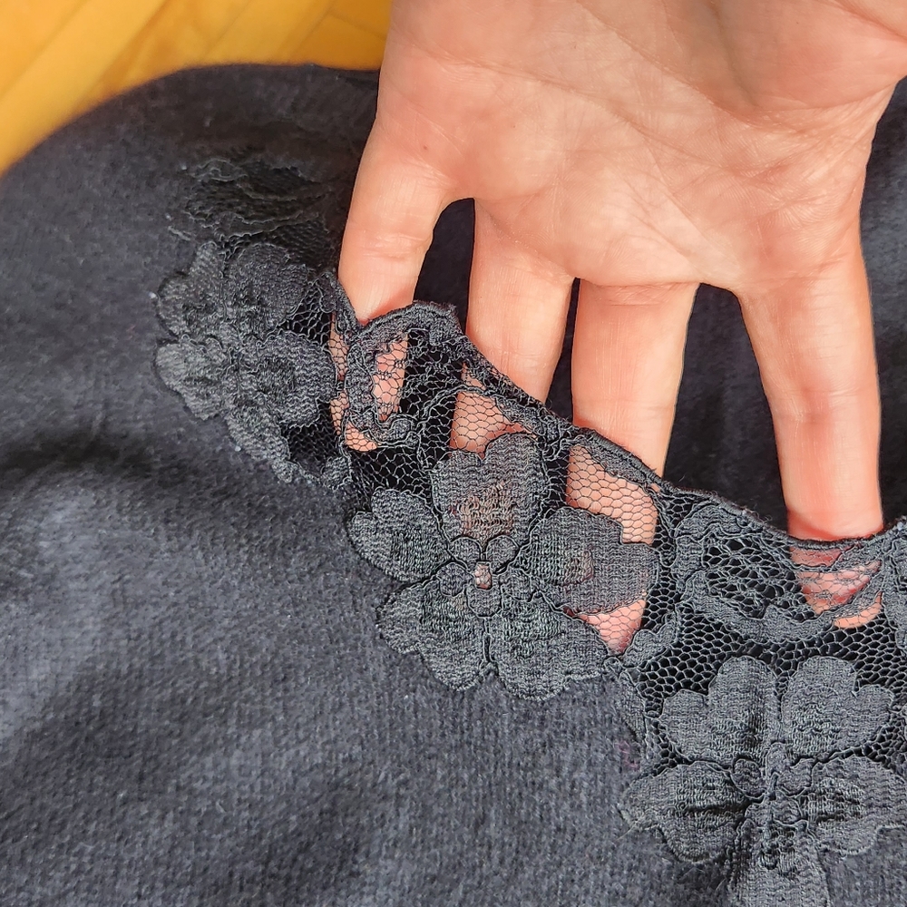 100% Cachmere Sweater with Lace